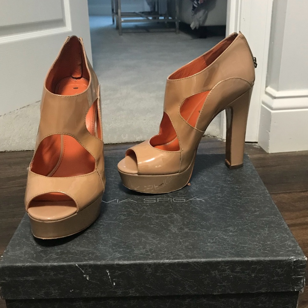 Via spits patent nude Meredith peep toe shoes